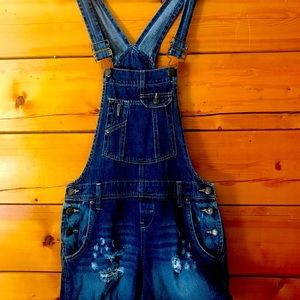 Super cute ripped denim overalls. Only worn once.
